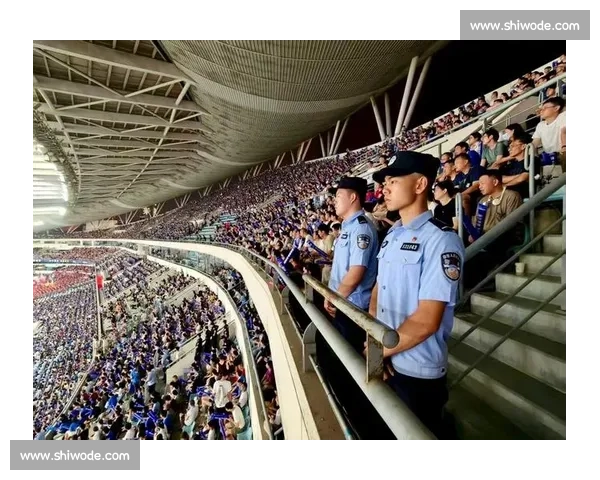 苏州队赛后打扫更衣室传递正能量 留言:保持热爱共铸苏超未来